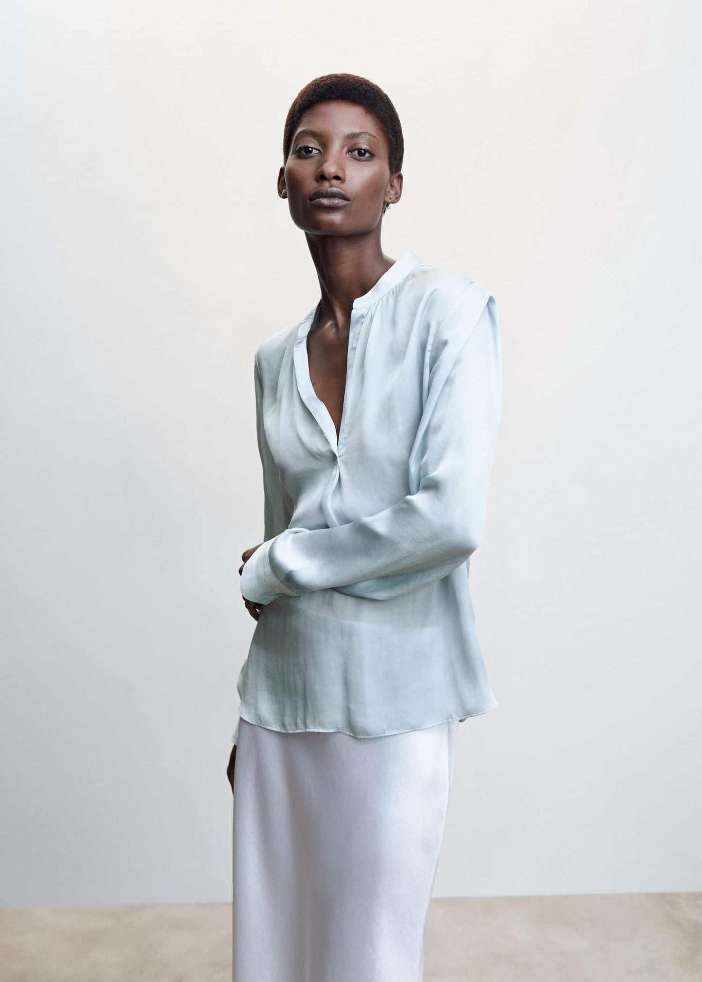 Blusa Satinada Celeste