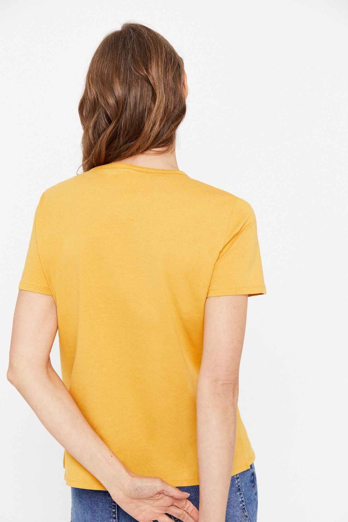 Camiseta Bordada Amarillo