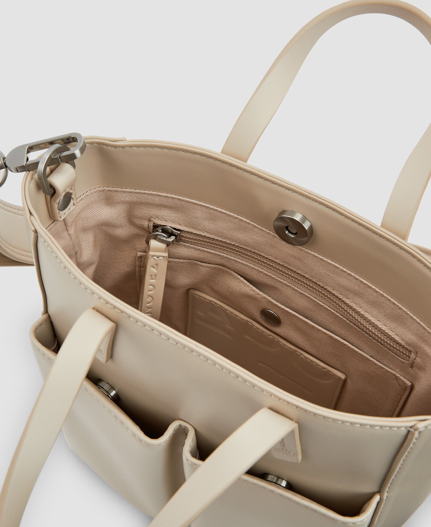 Bolso Con Bolsillos Beige