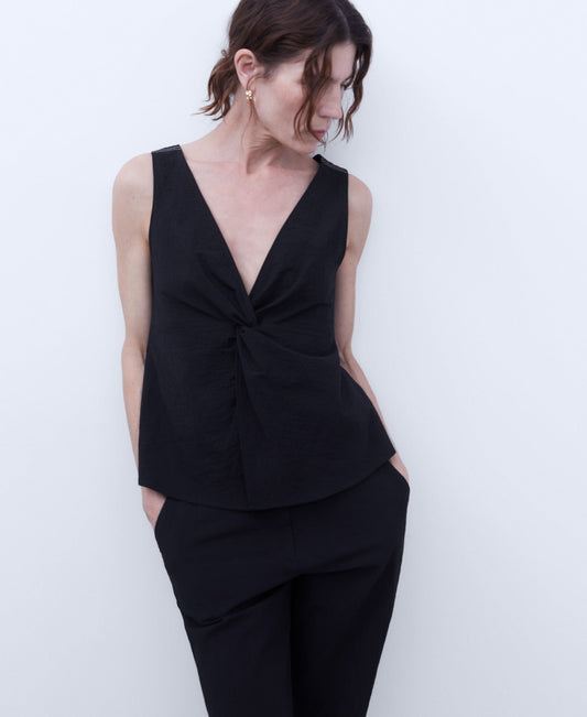 Top Escote Pico Negro
