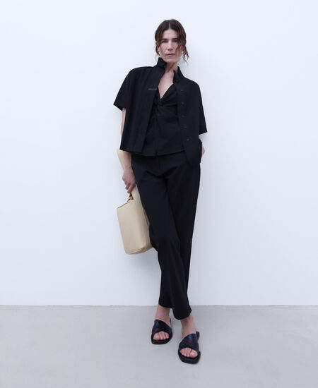 Top Escote Pico Negro