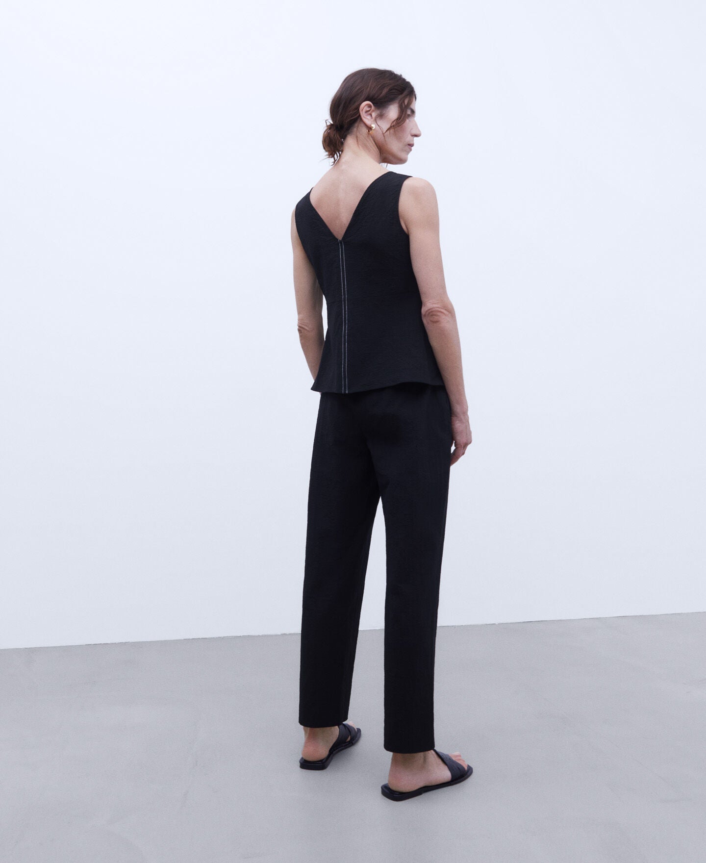 Top Escote Pico Negro