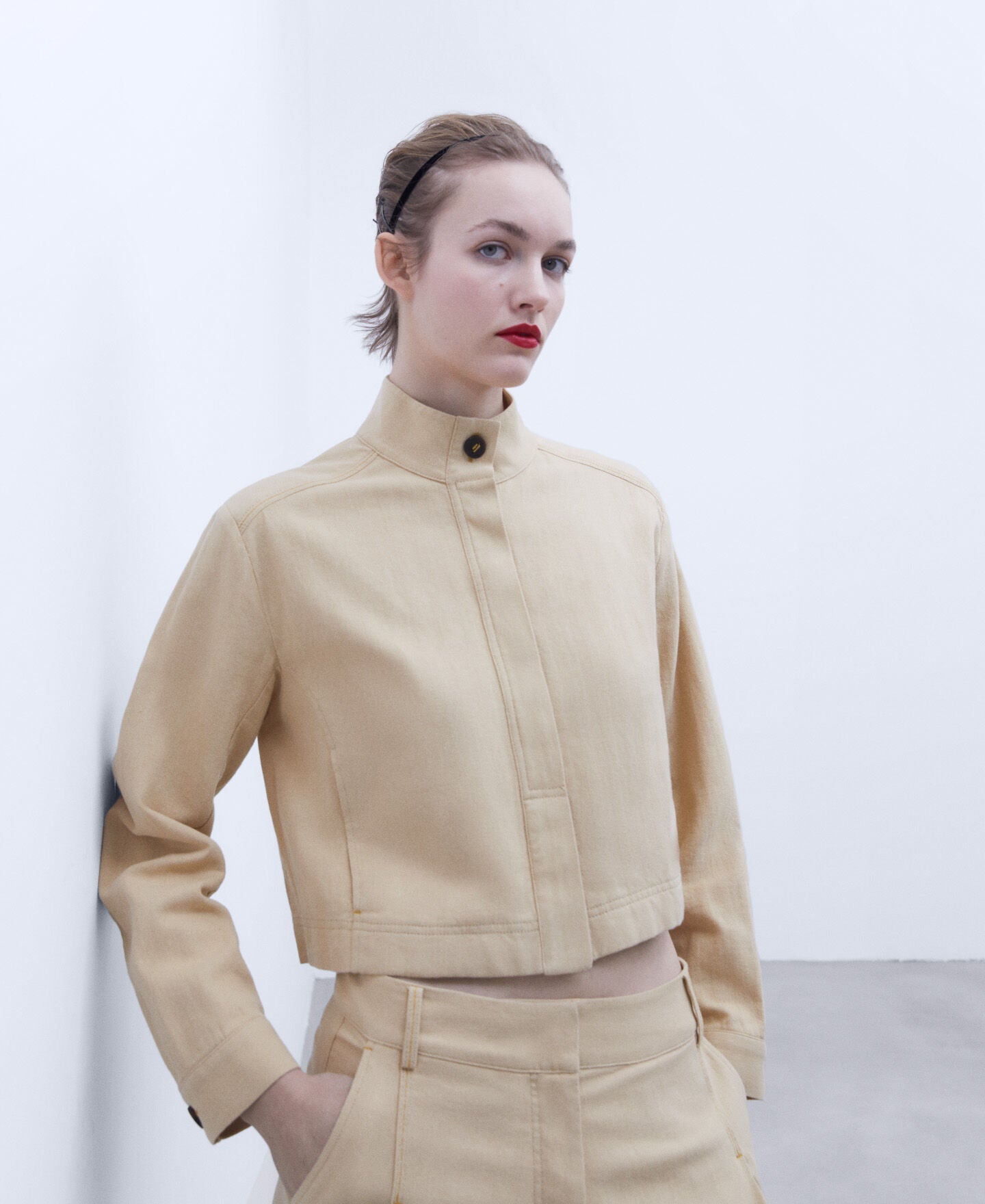 Jacket Corta Algodón y Lino Amarillo Claro