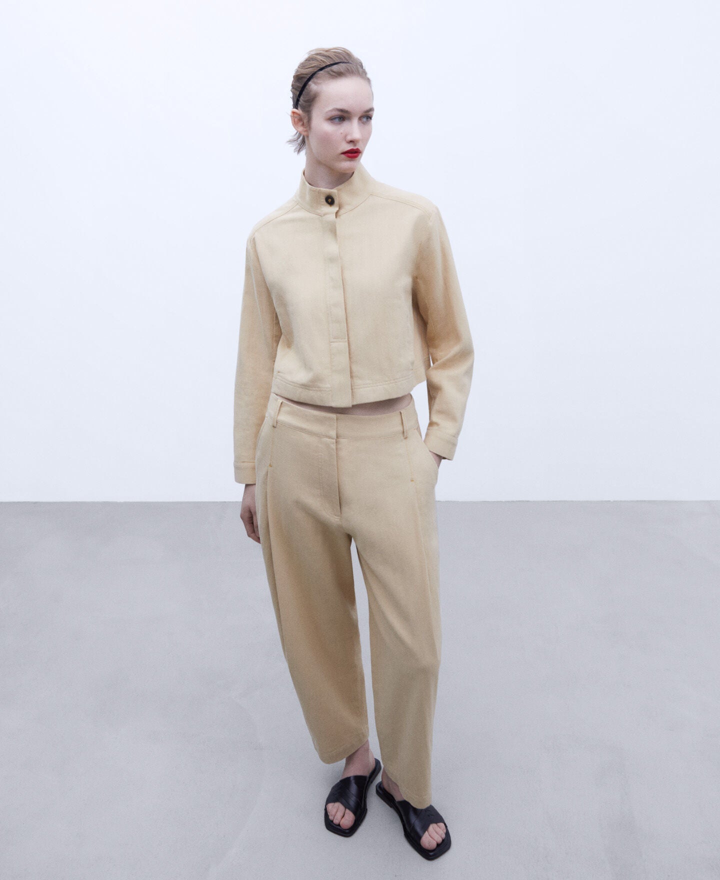 Jacket Corta Algodón y Lino Amarillo Claro
