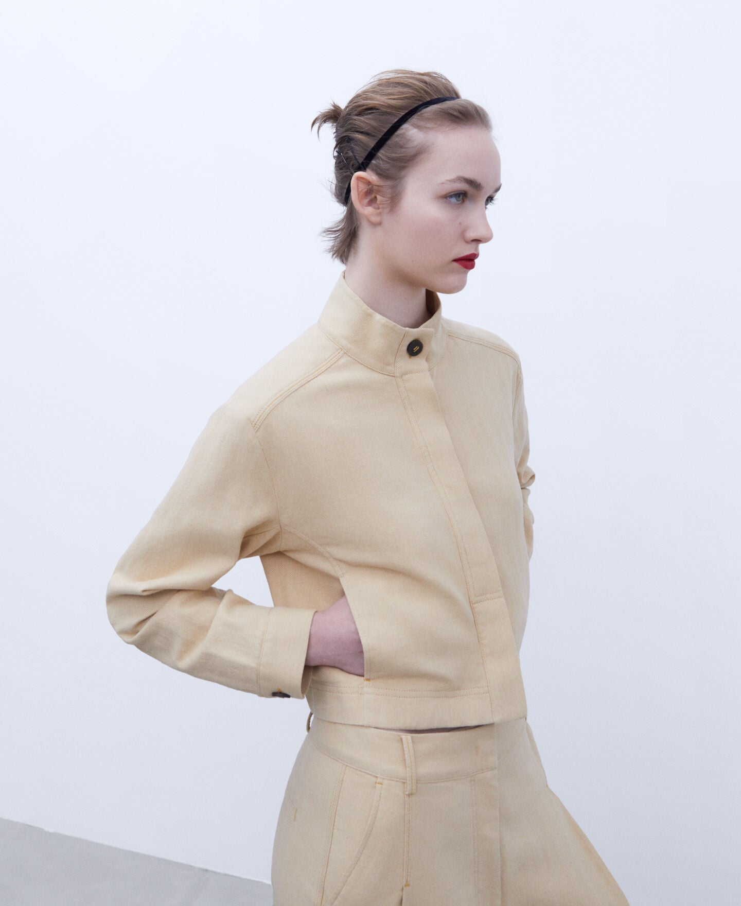 Jacket Corta Algodón y Lino Amarillo Claro