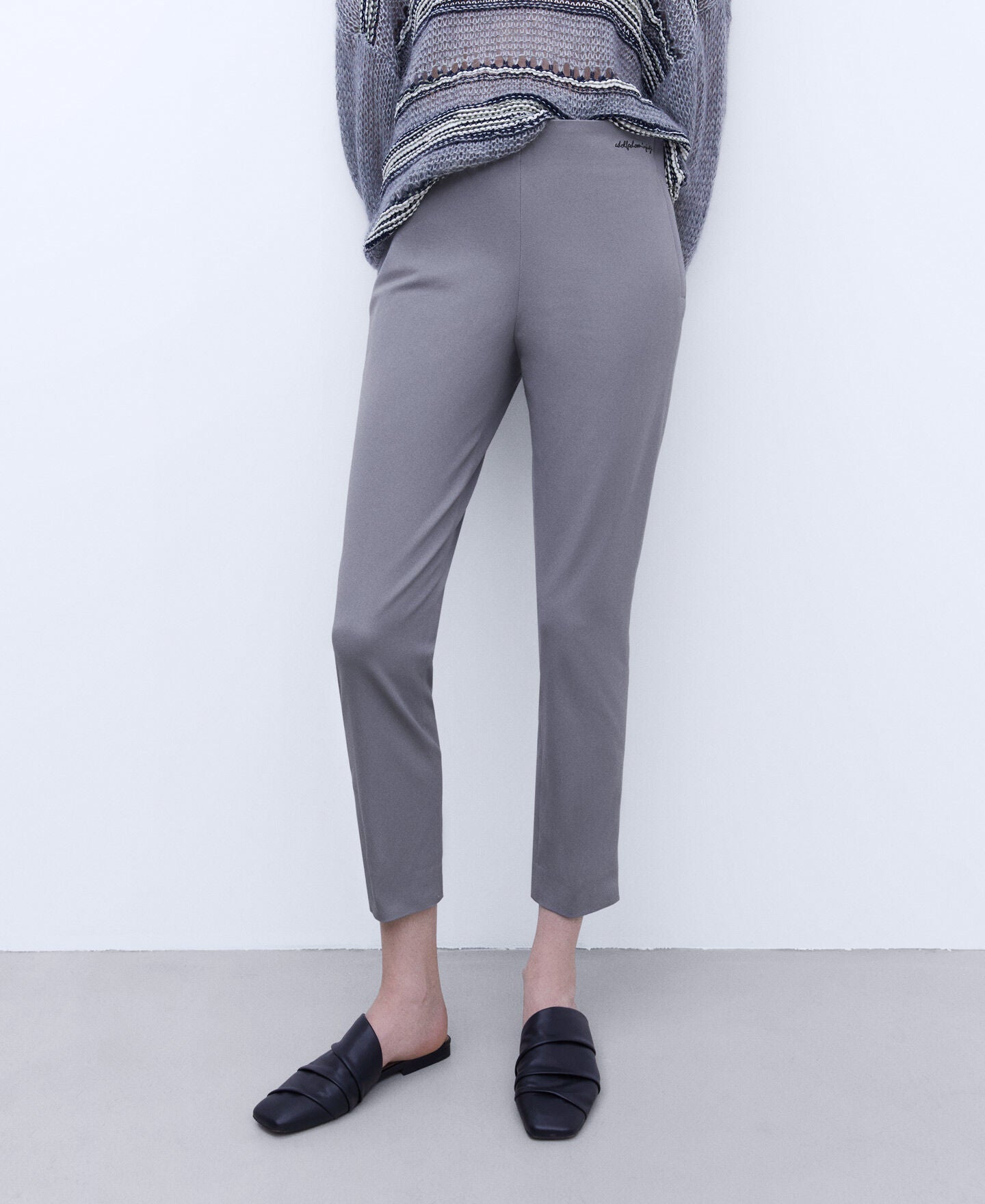 Pantalones Grey