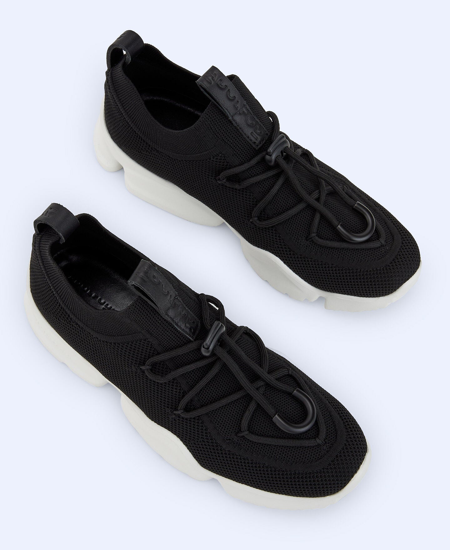Zapatilla Deportiva Cordones Negro/Blanco