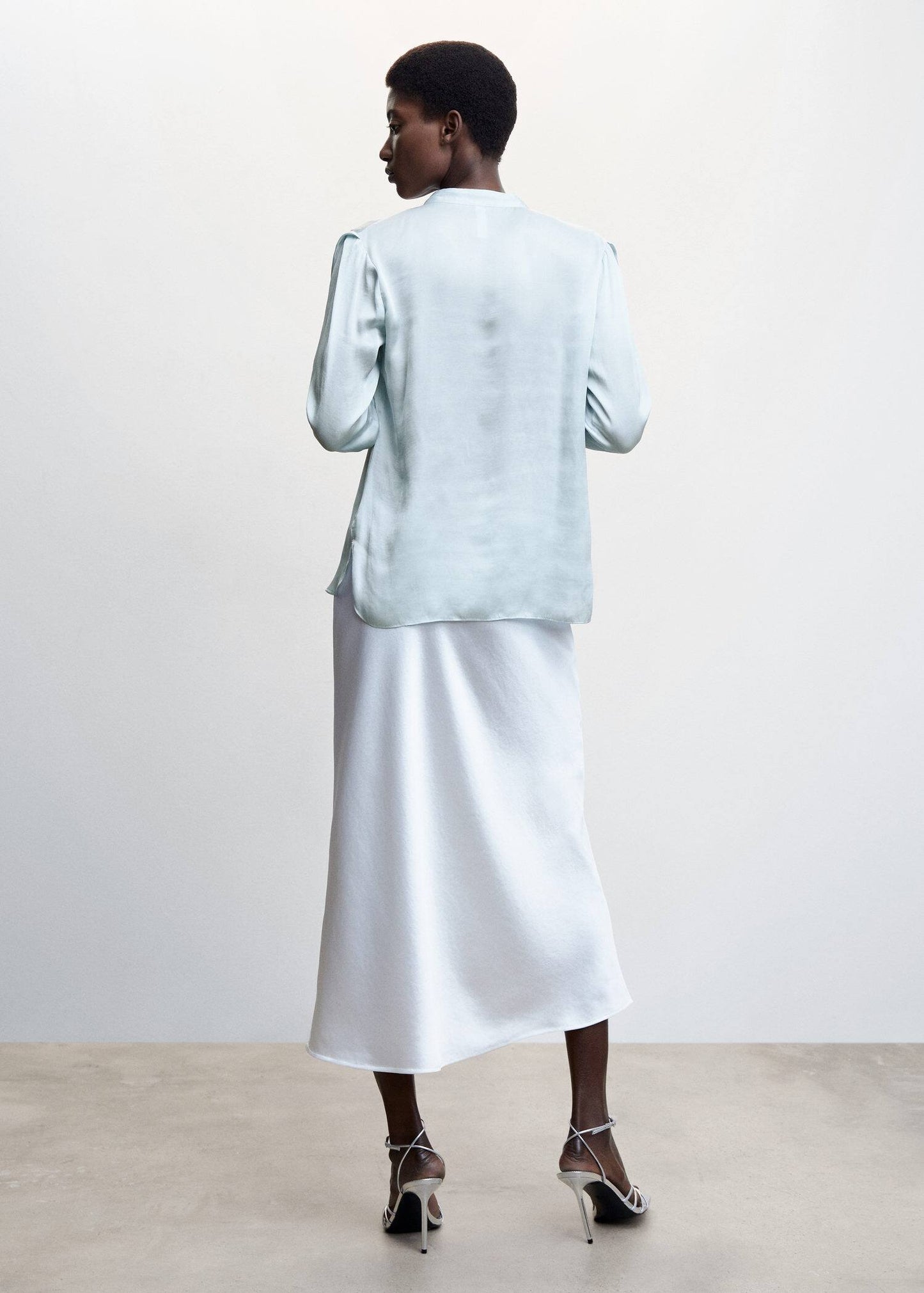 Blusa Satinada Celeste