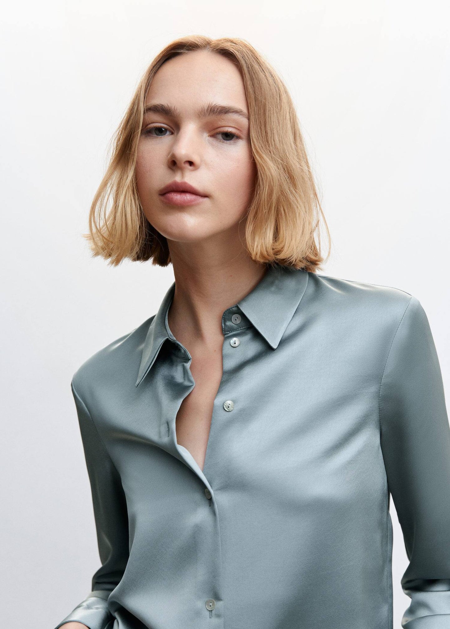 Blusa Satinada Botones Verde