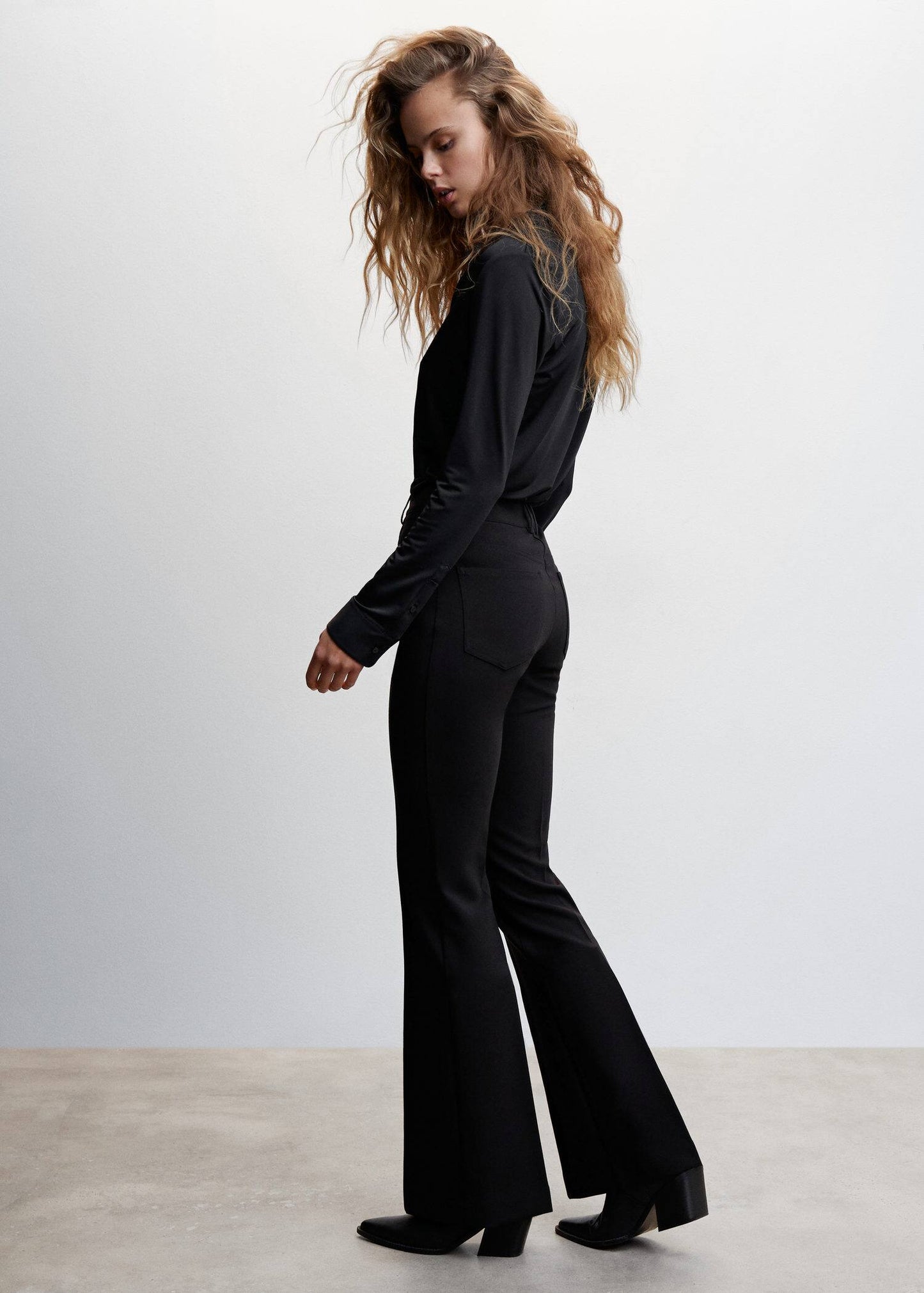 Pantalón Acampanado Pinzas Negro
