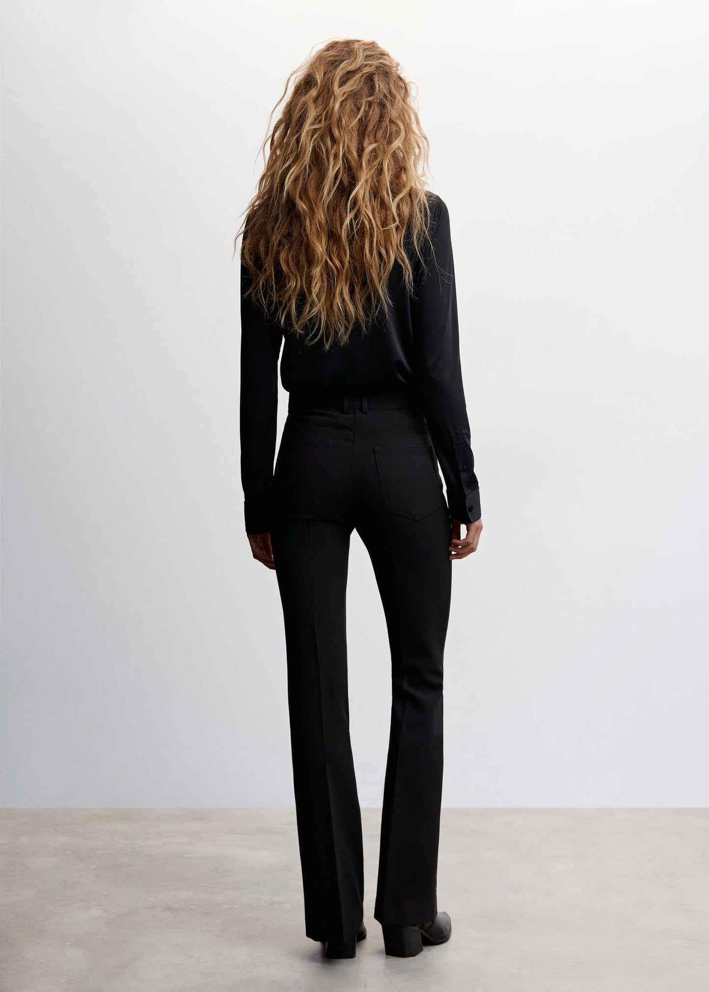 Pantalón Acampanado Pinzas Negro