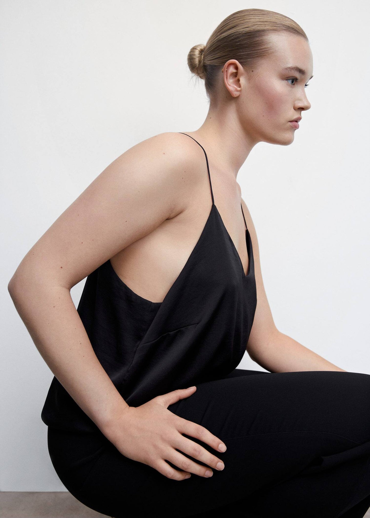 Top Tirantes Satinado Negro