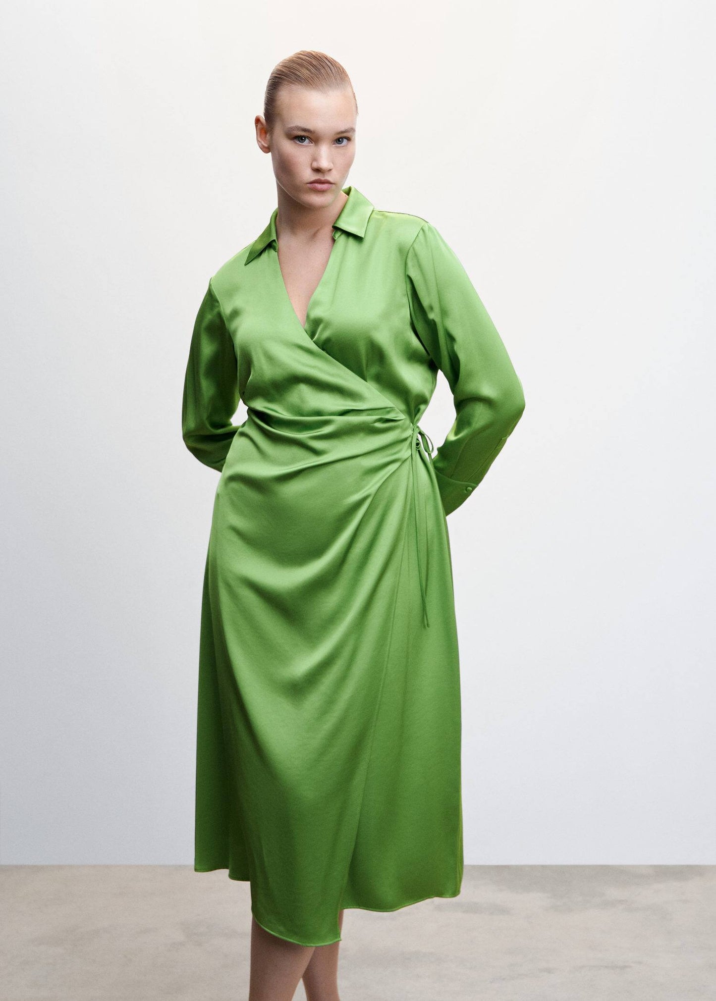 Vestido Satinado Drapeado Verde