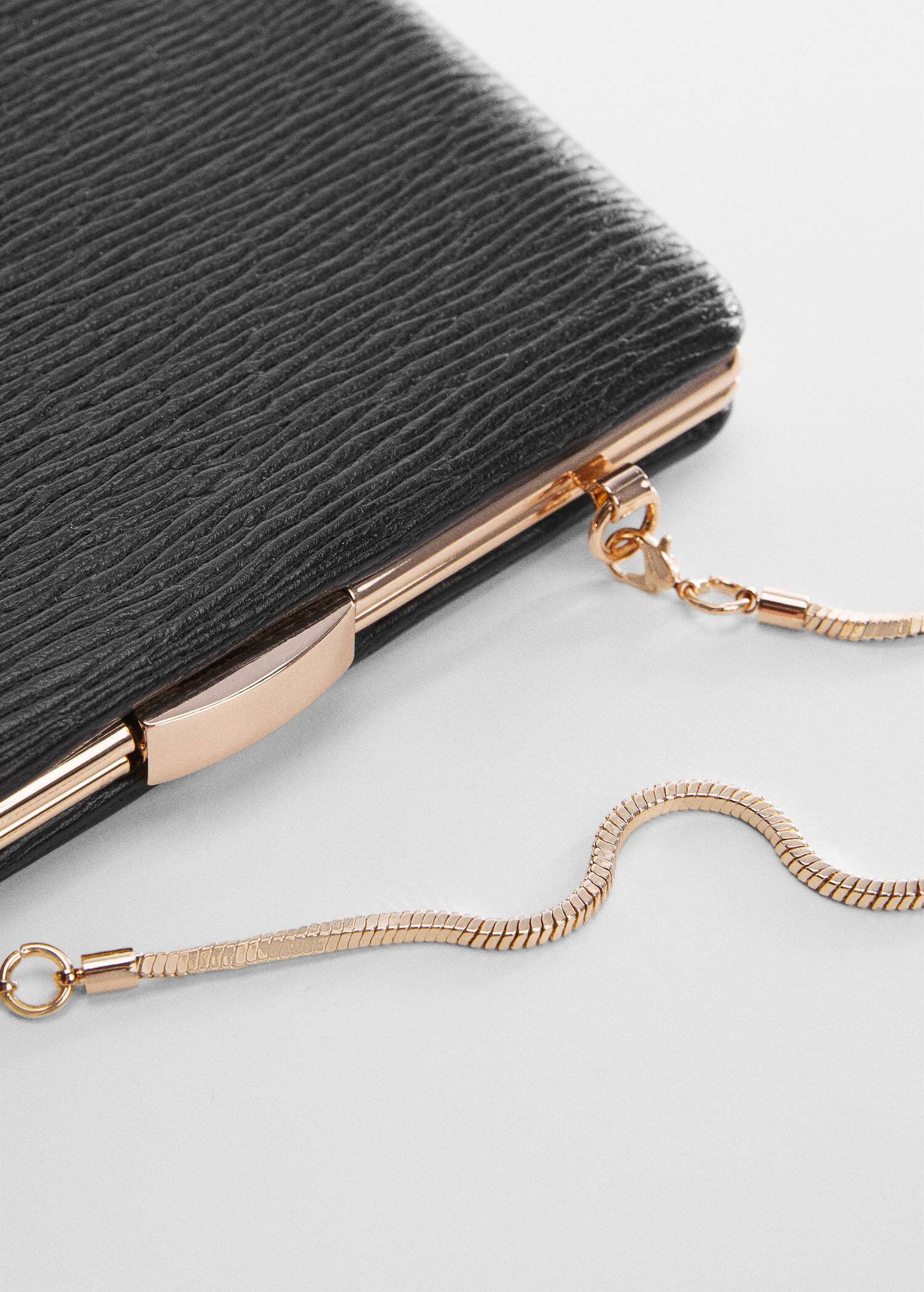 Bolso Negro Cadena