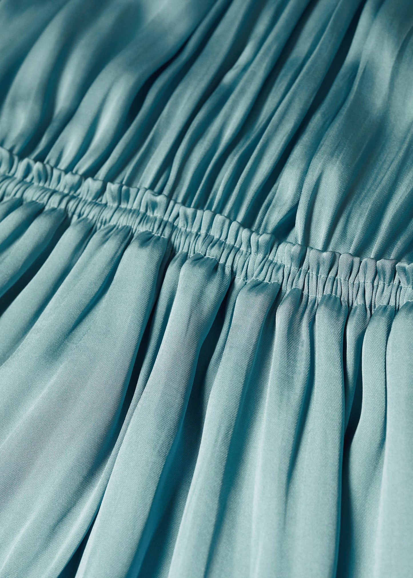 Vestido Satinado Volantes