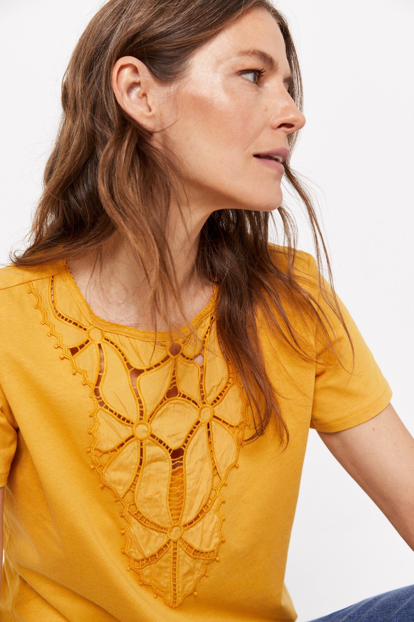 Camiseta Bordada Amarillo