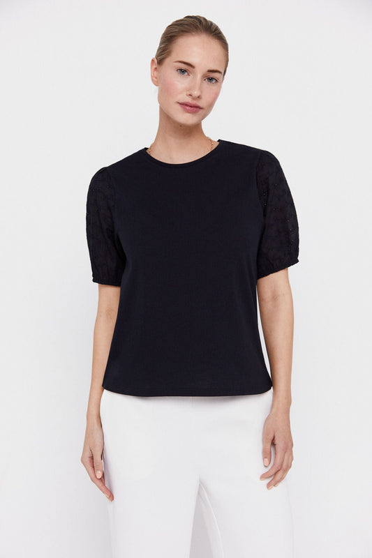 Camiseta Manga Globo Bordada Negro