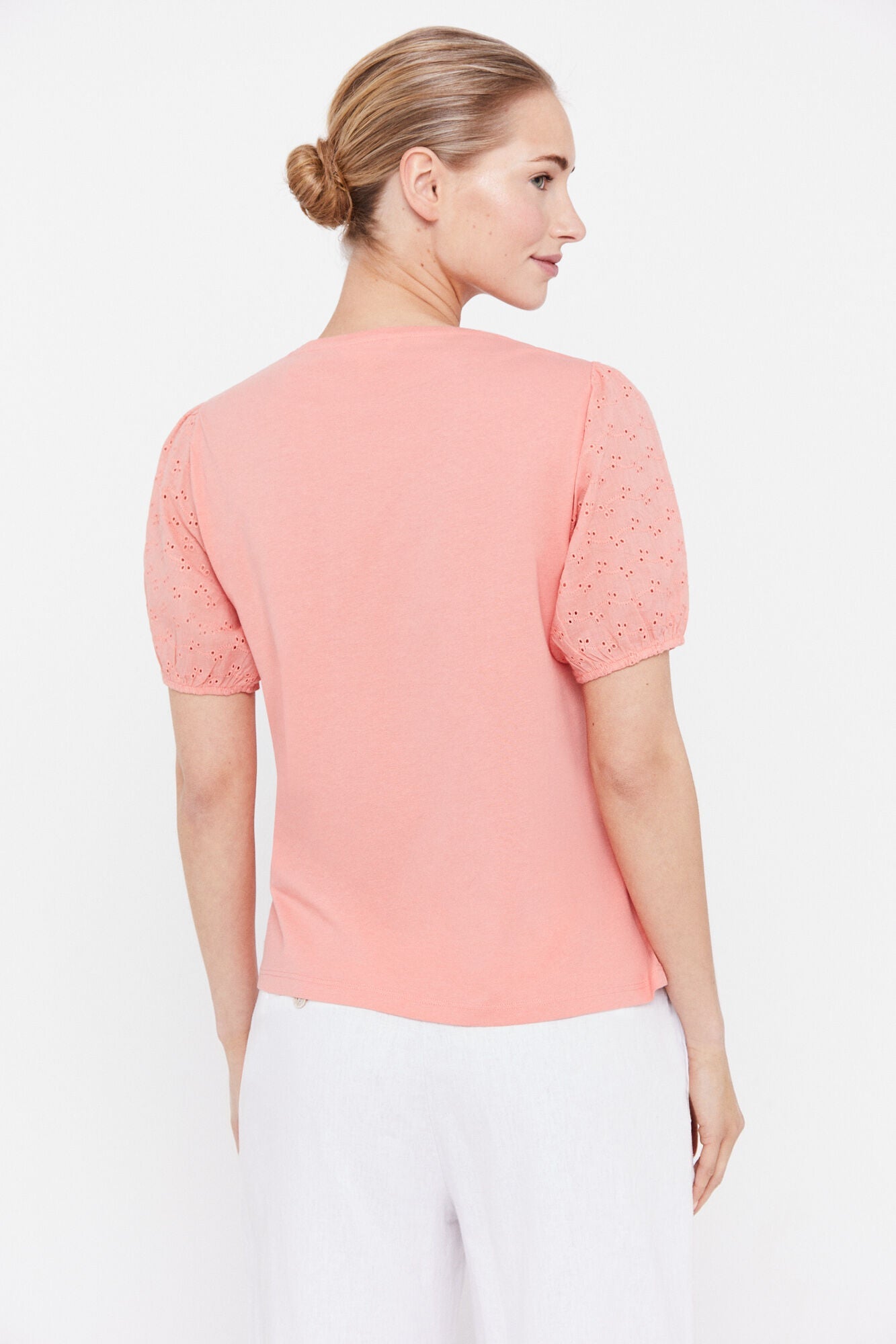 Camiseta Manga Globo Bordada Coral