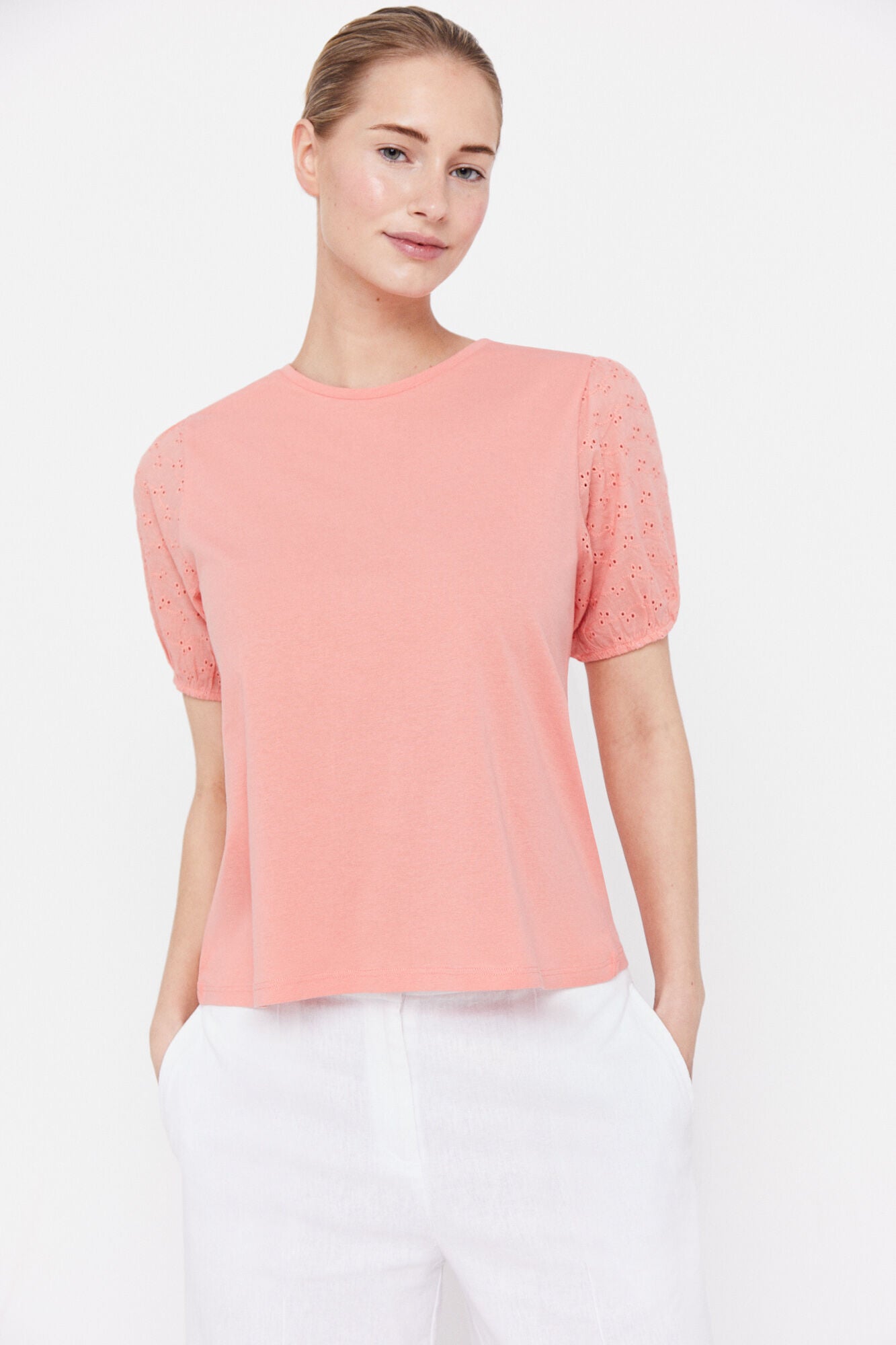 Camiseta Manga Globo Bordada Coral