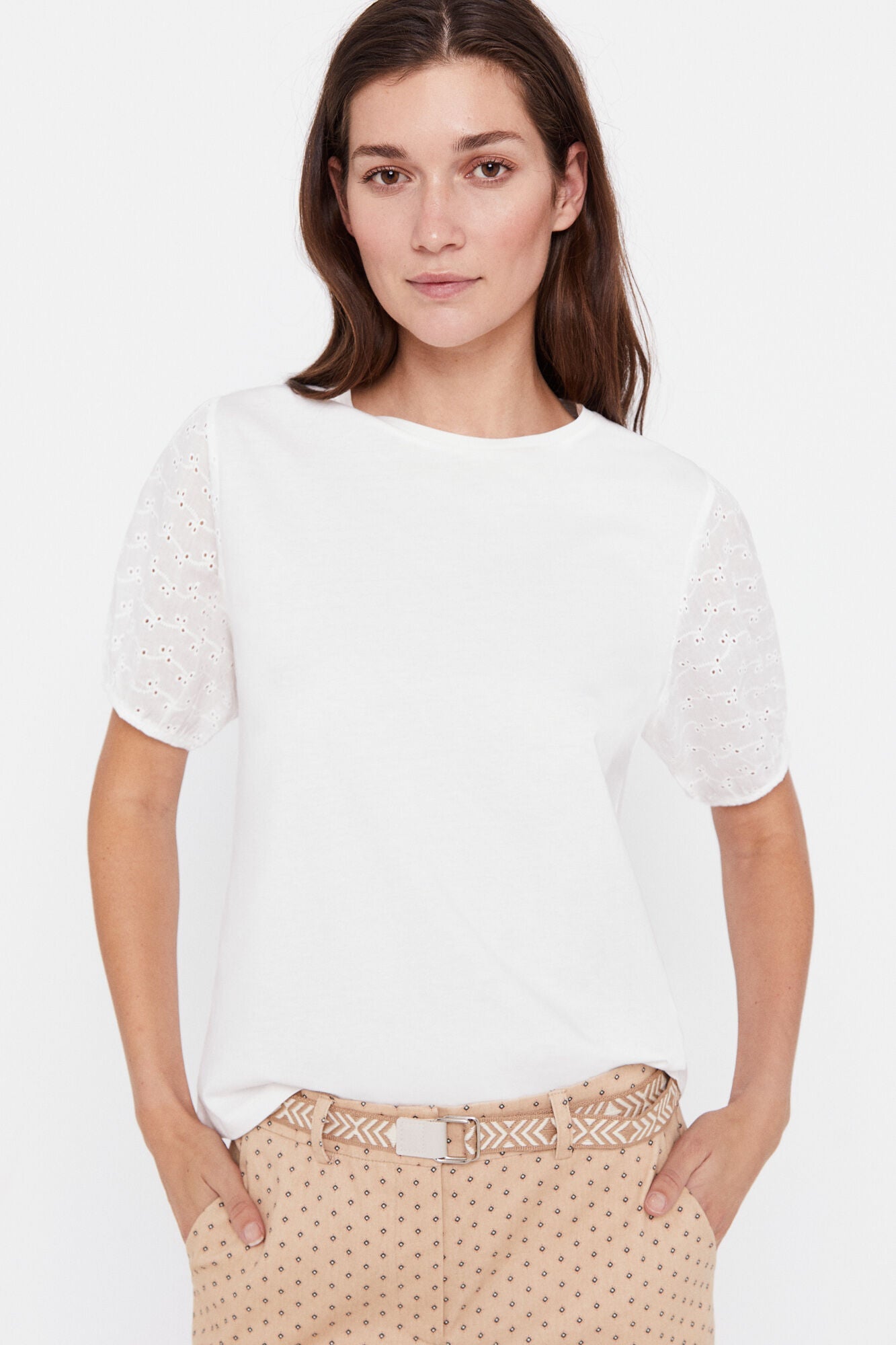 Camiseta Manga Globo Bordada Blanco