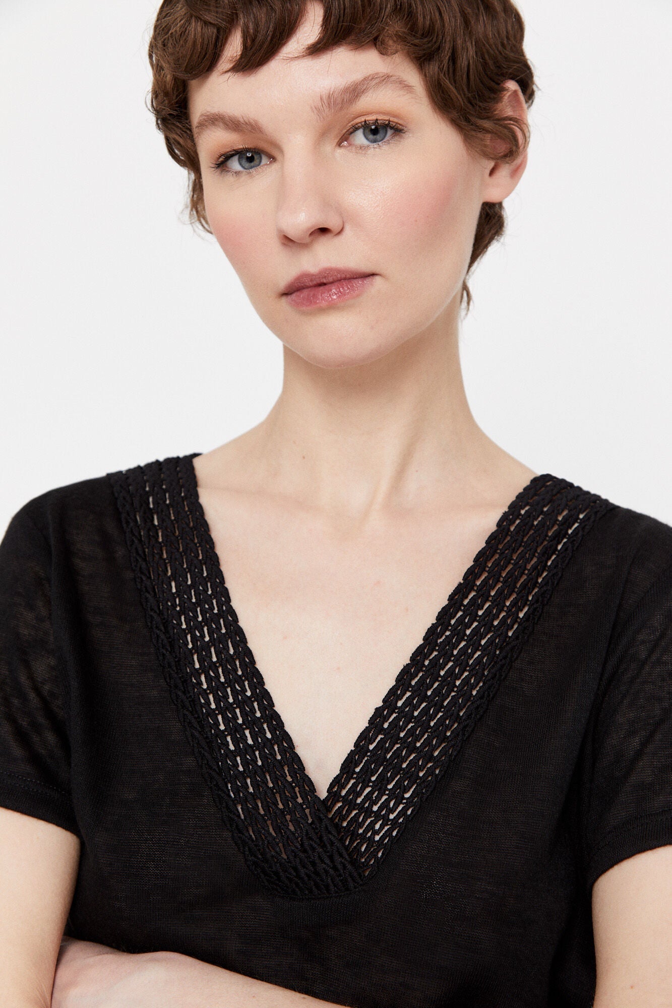 Camiseta Escote Pico Negro