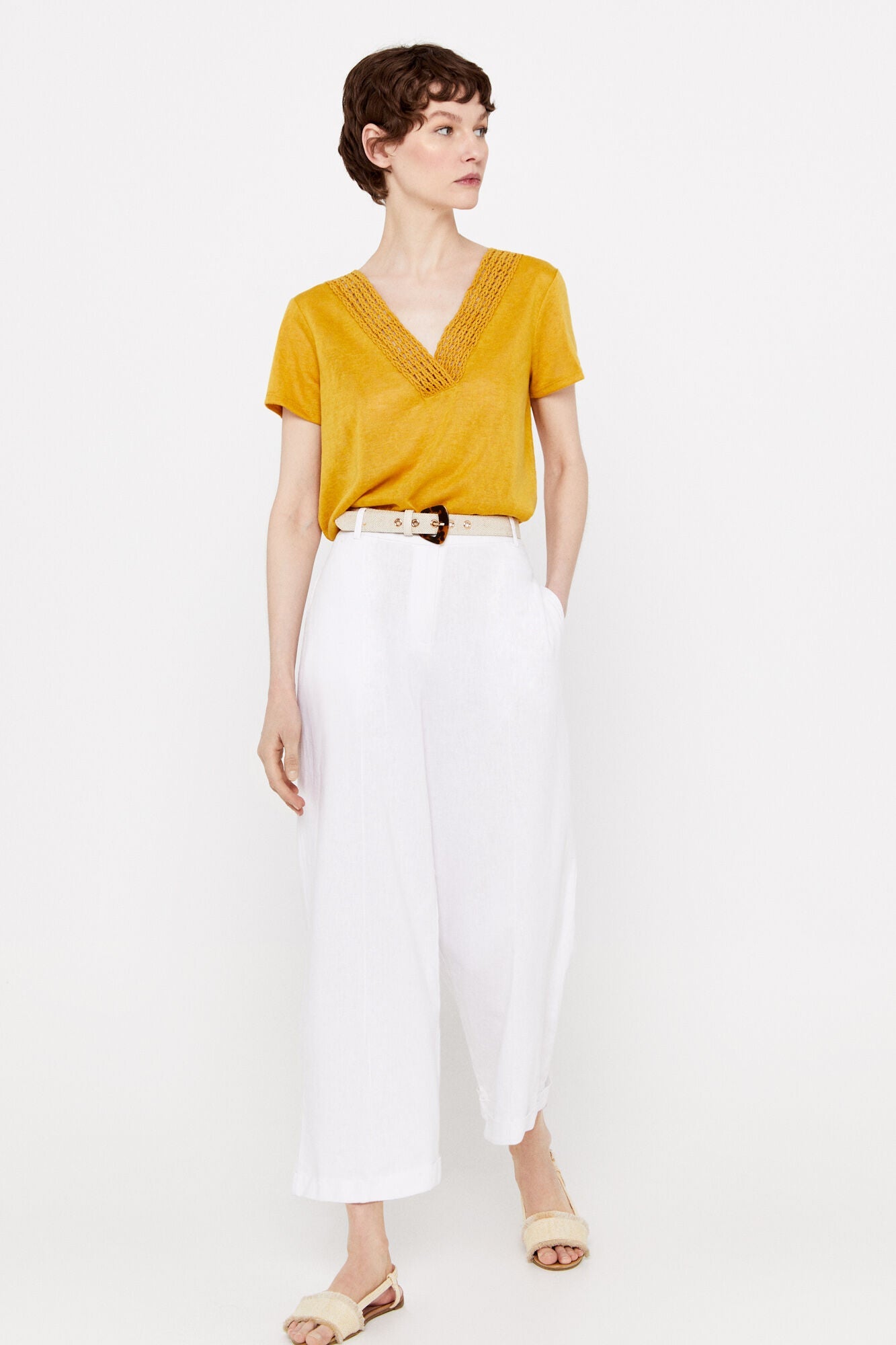 Camiseta Escote Pico Amarillo