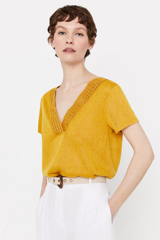 Camiseta Escote Pico Amarillo