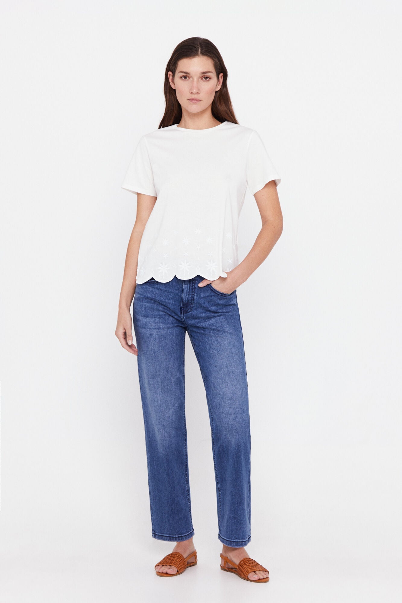 Camiseta Bajo Bordado Blanco