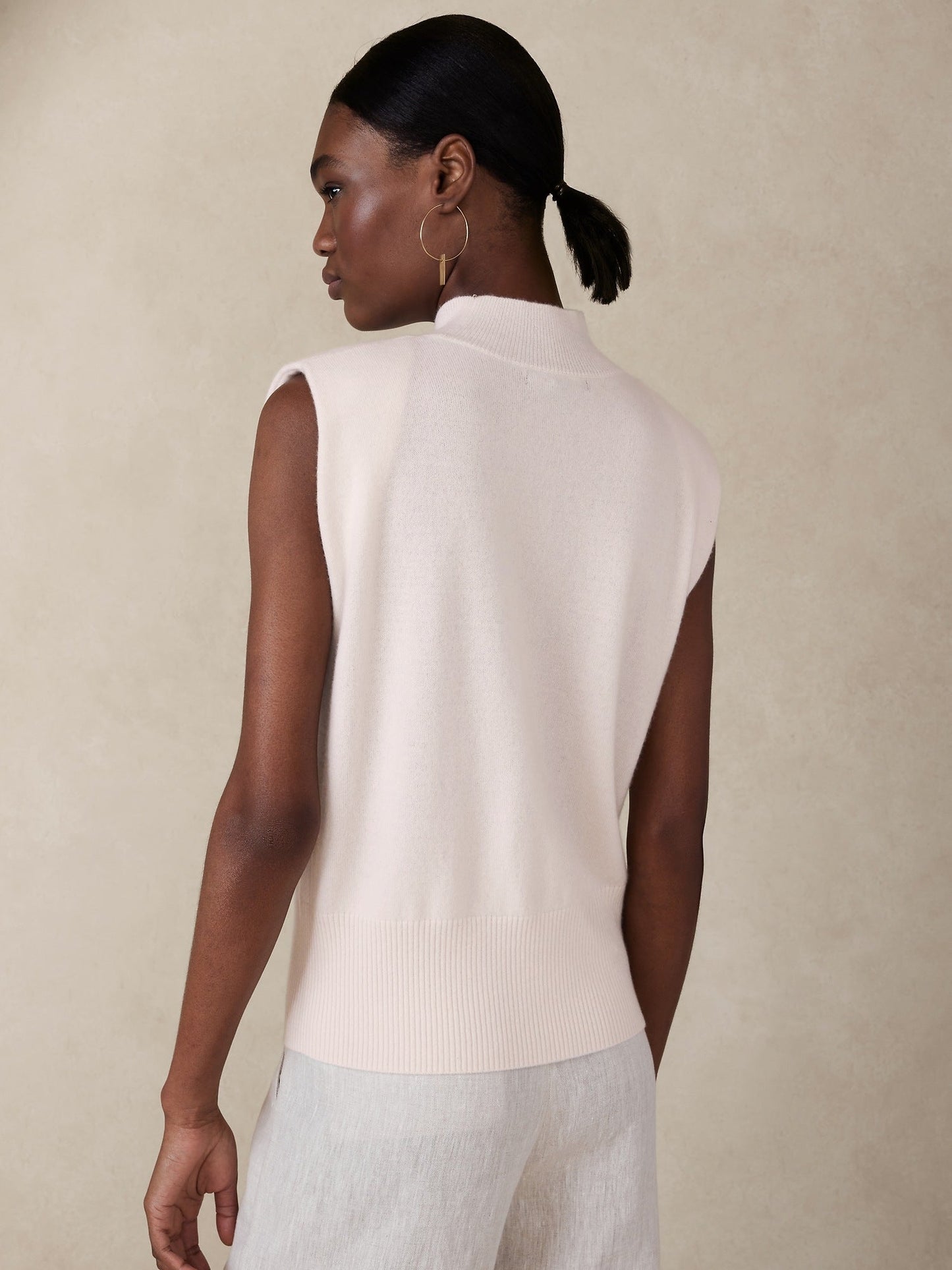 Top Sin Mangas Cuello Alto Cashmere Beige