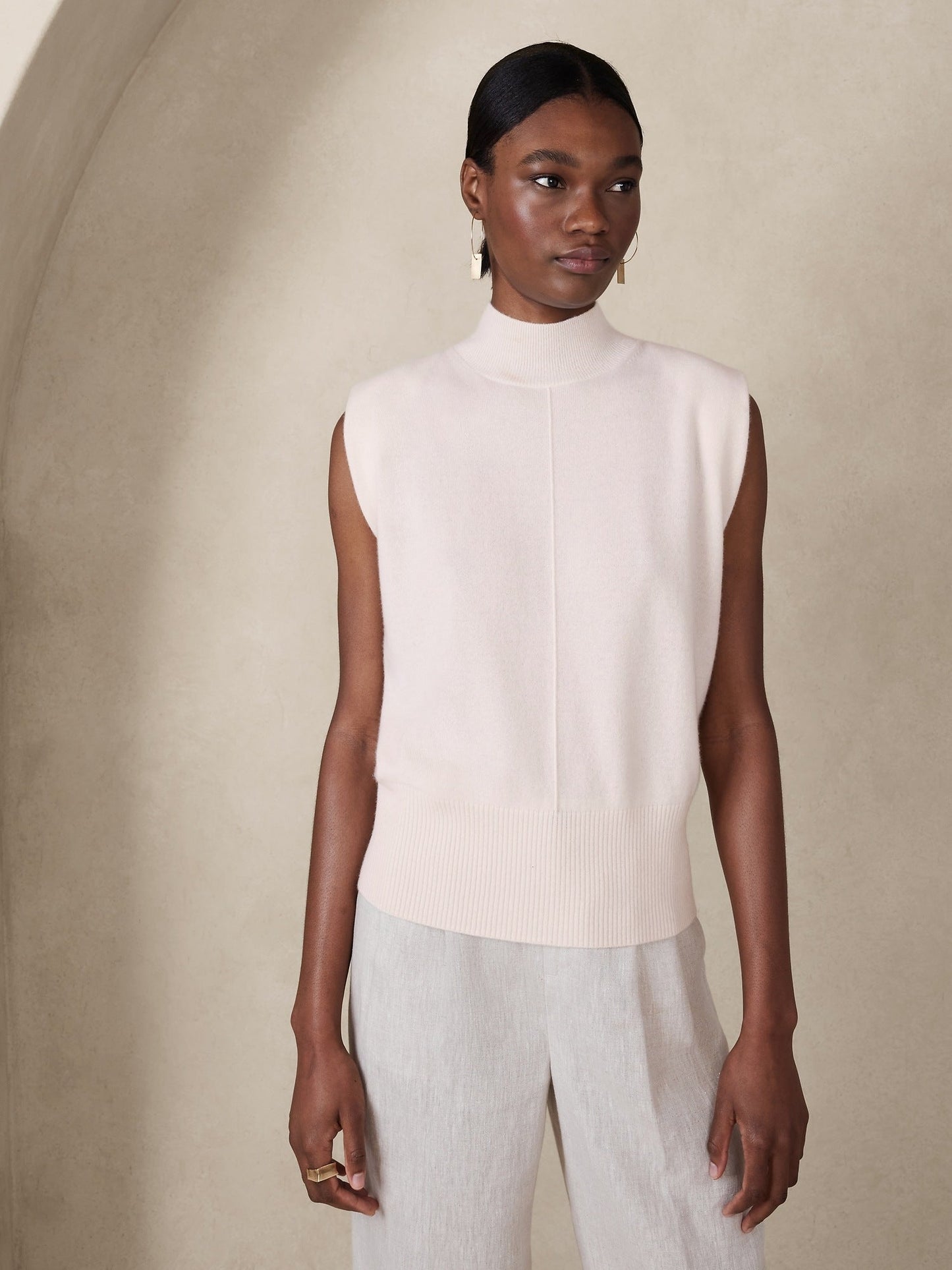 Top Sin Mangas Cuello Alto Cashmere Beige