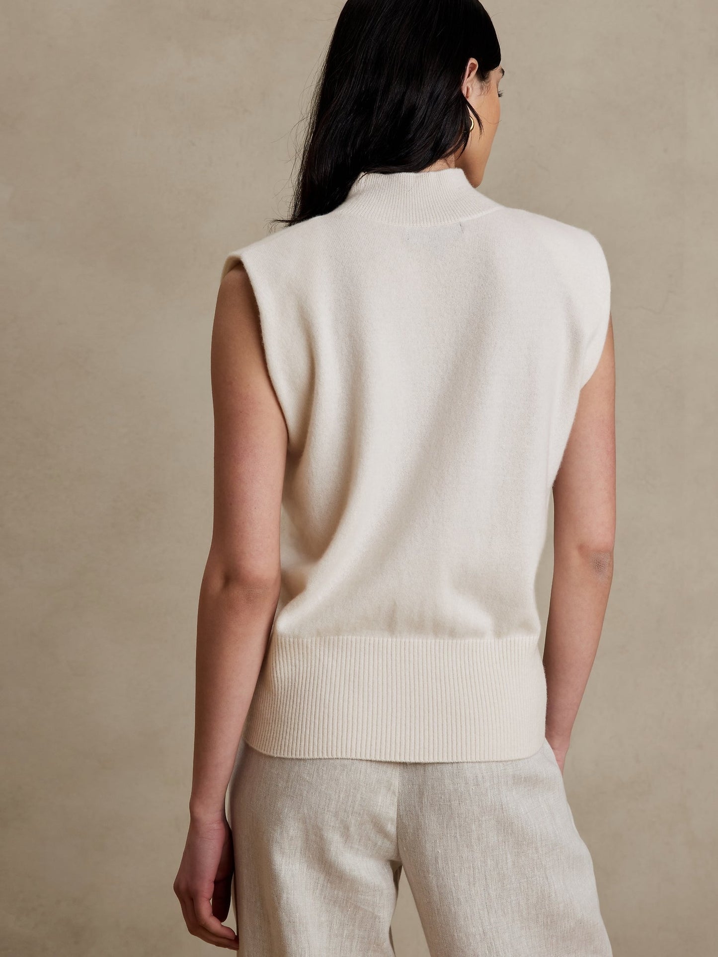 Top Sin Mangas Cuello Alto Cashmere Beige