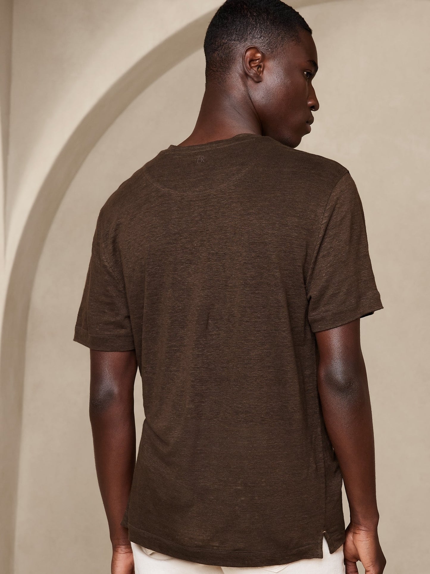 Camiseta De Lino Cuello V Café