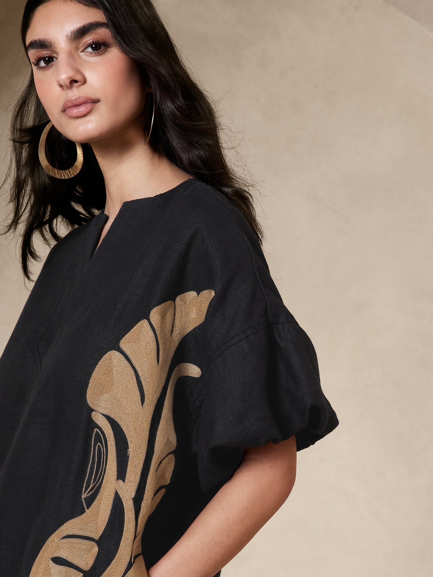 Vestido De Lino Bordado Negro