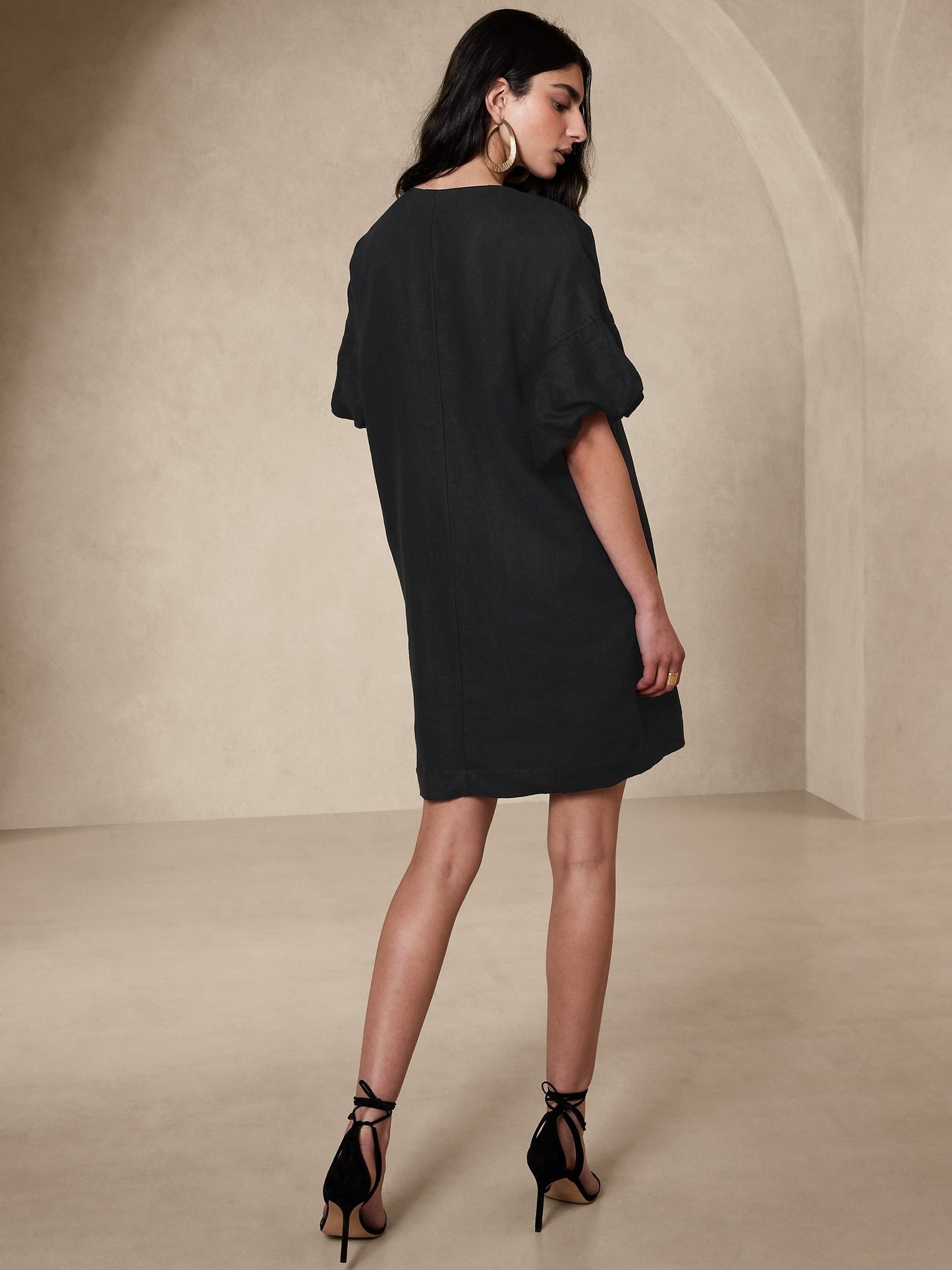 Vestido De Lino Bordado Negro