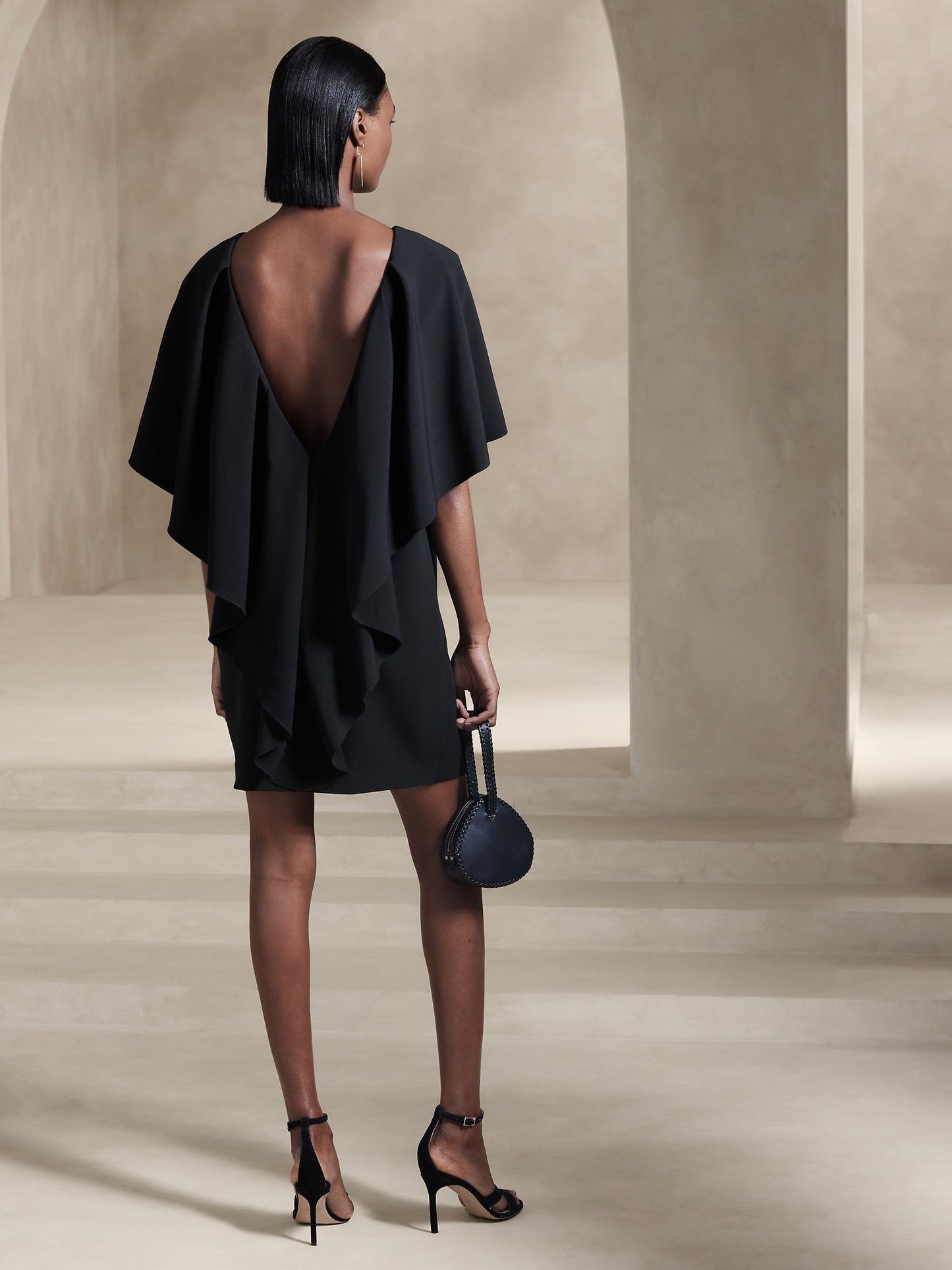 Vestido Mini Con Volante Negro