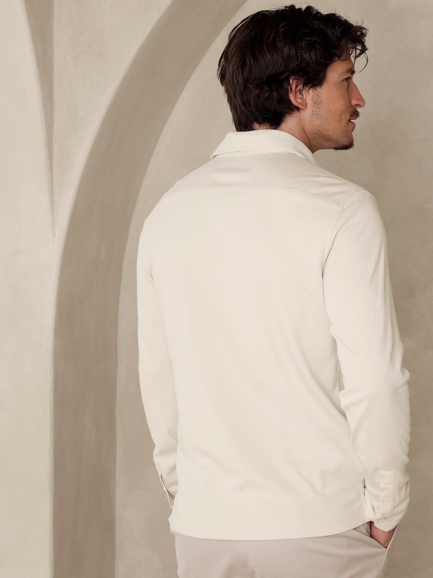 Polo Manga Larga Con Bolsillo Beige