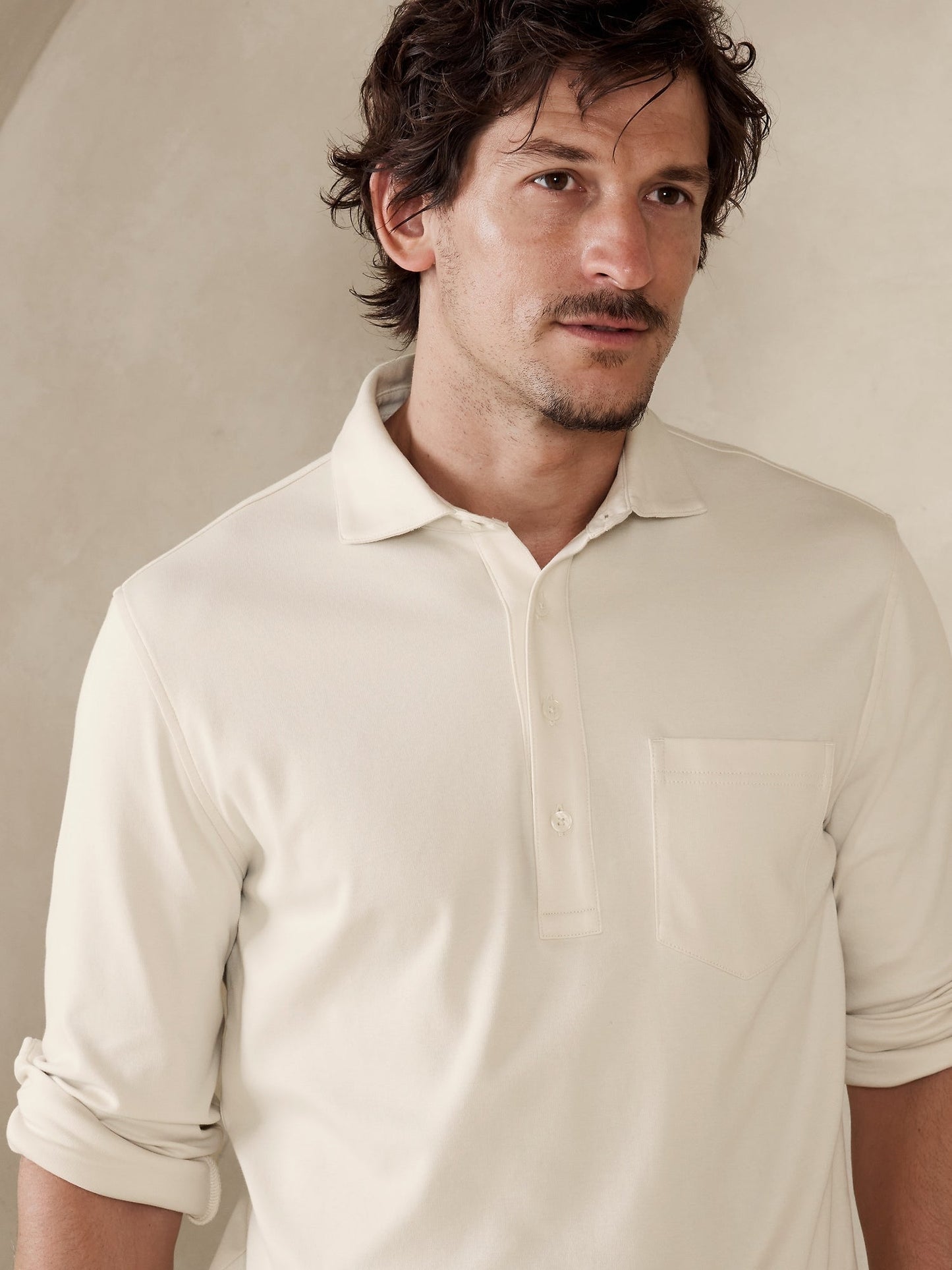 Polo Manga Larga Con Bolsillo Beige